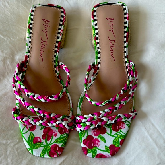 Betsey Johnson Shoes - NWOT Betsy Johnson sandals 7.5